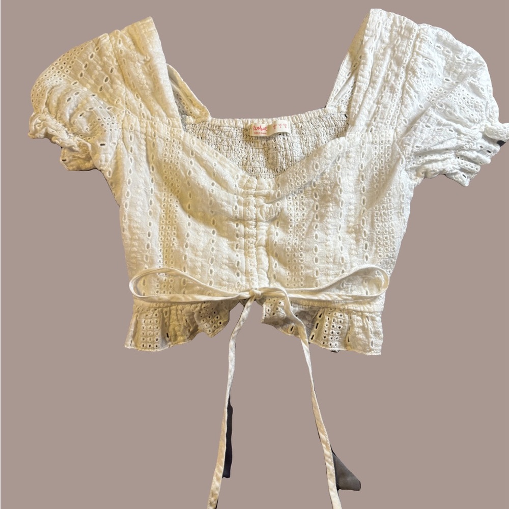 🔮 3/$15 Cropped Eyelet Shirt - Picture 1 of 3